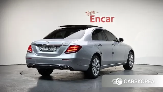 Mercedes-Benz E-Class W213 2019 Серебряный из Кореи