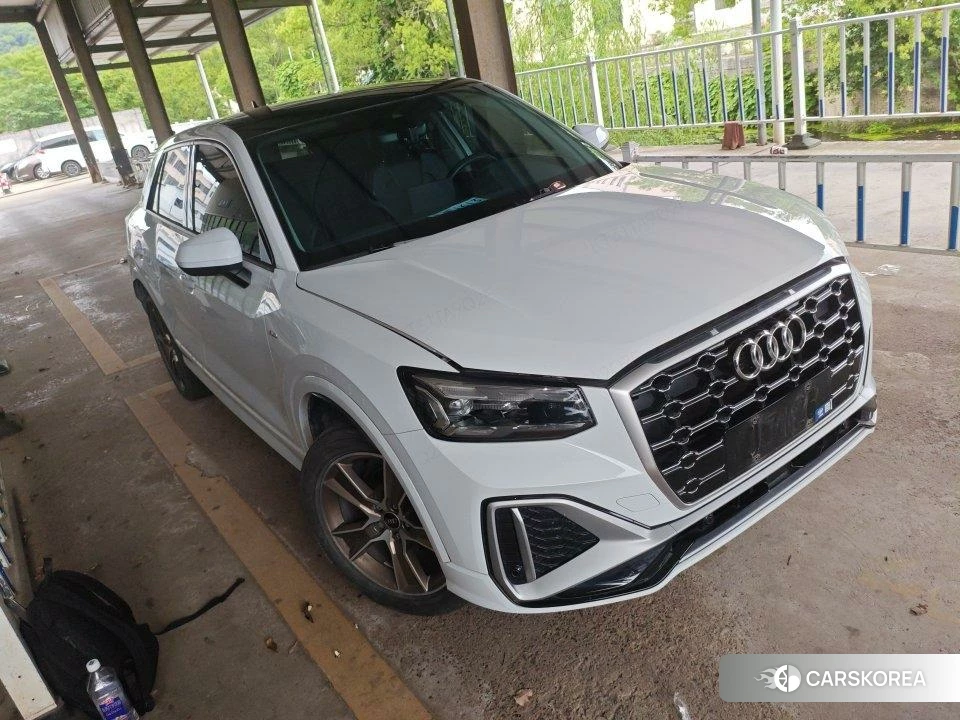 Audi Q2L 2021 Белый из Китая