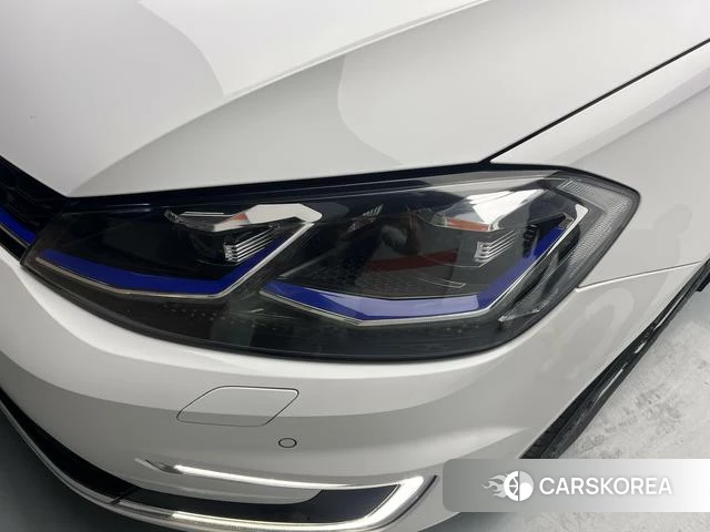 Volkswagen Golf*pure electricity 2020 Белый из Китая