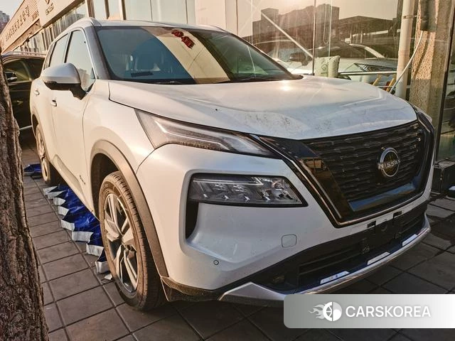 Nissan Qijun 2025 Белый из Китая