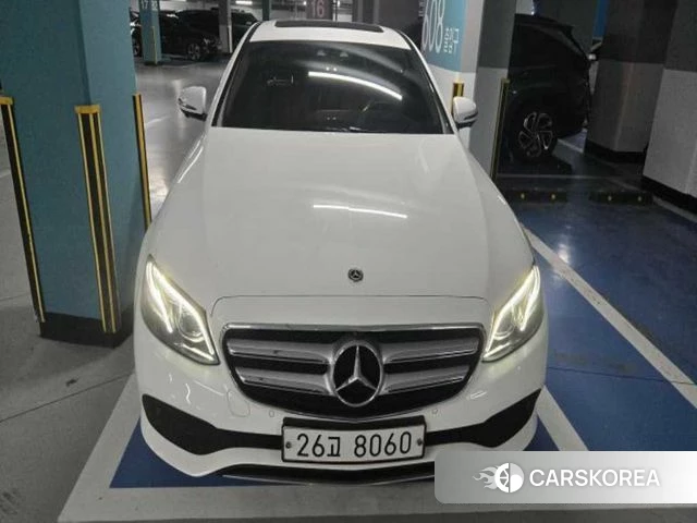 Mercedes-Benz E-Class W213 2019 Белый из Кореи