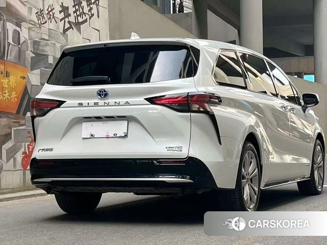 Toyota Saina 2023 Белый из Китая