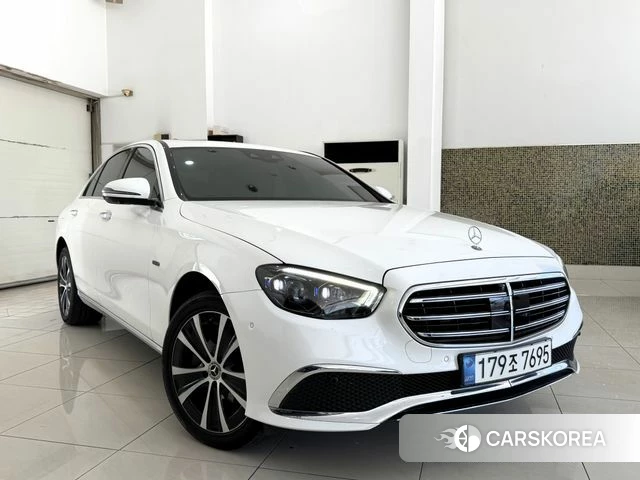 Mercedes-Benz E-Class W213 2021 Белый из Кореи