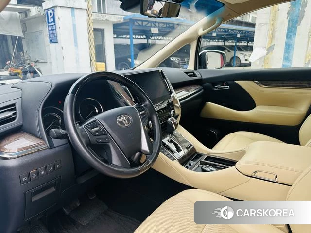 Toyota Elfa 2023 Белый из Китая