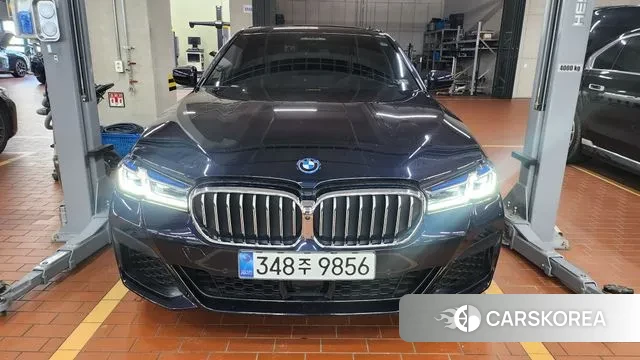 BMW 5 Series (G30) 2023 Черный из Кореи