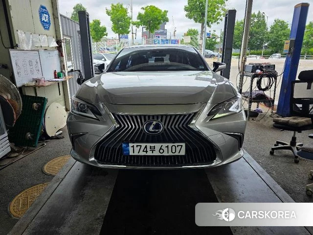 Lexus ES300h 7th generation 2019 Серый из Кореи