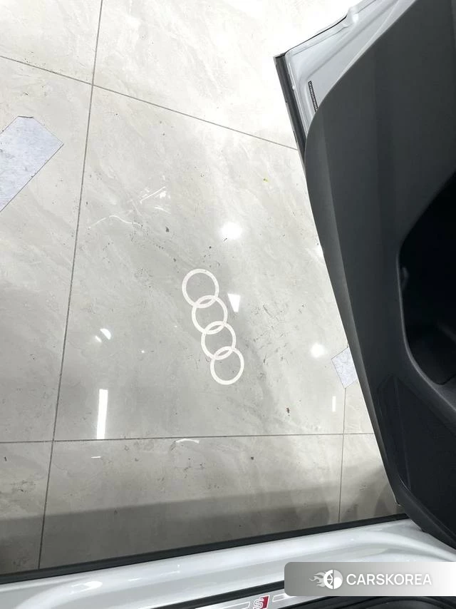 Audi Q2L 2023 Белый из Китая