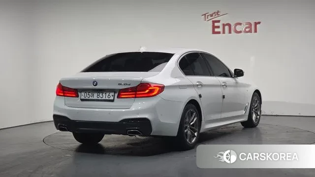 BMW 5 Series (G30) 2018 Белый из Кореи