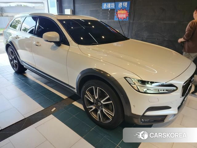 Volvo V90 Cross-Country 2019 Белый из Кореи