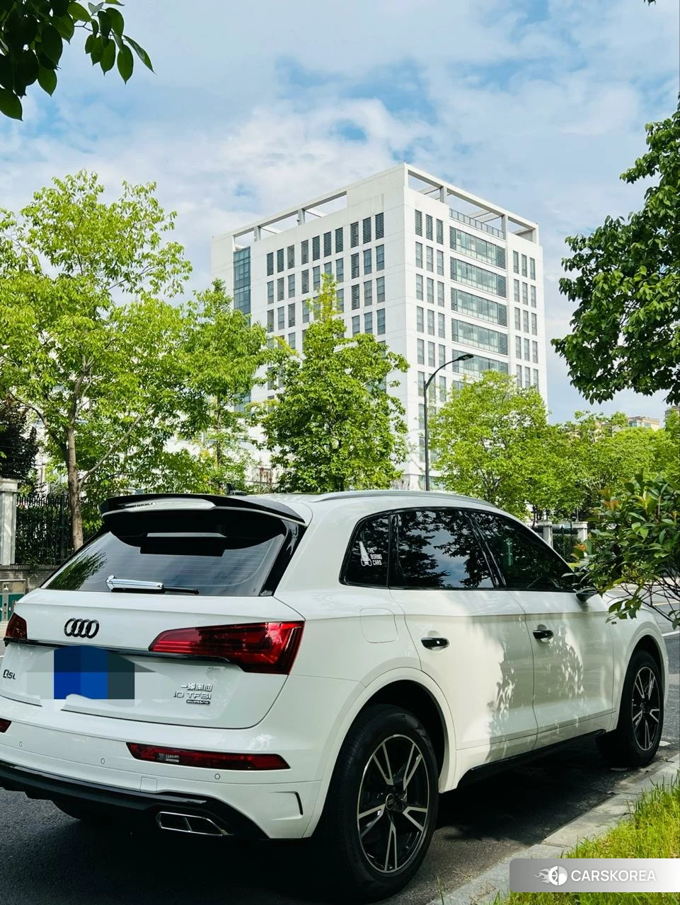 Audi Q5L 2021 Белый из Китая