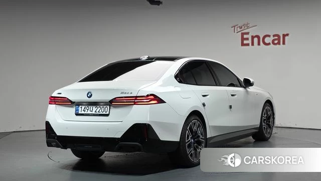 BMW 5 Series (G60) 2025 Белый из Кореи