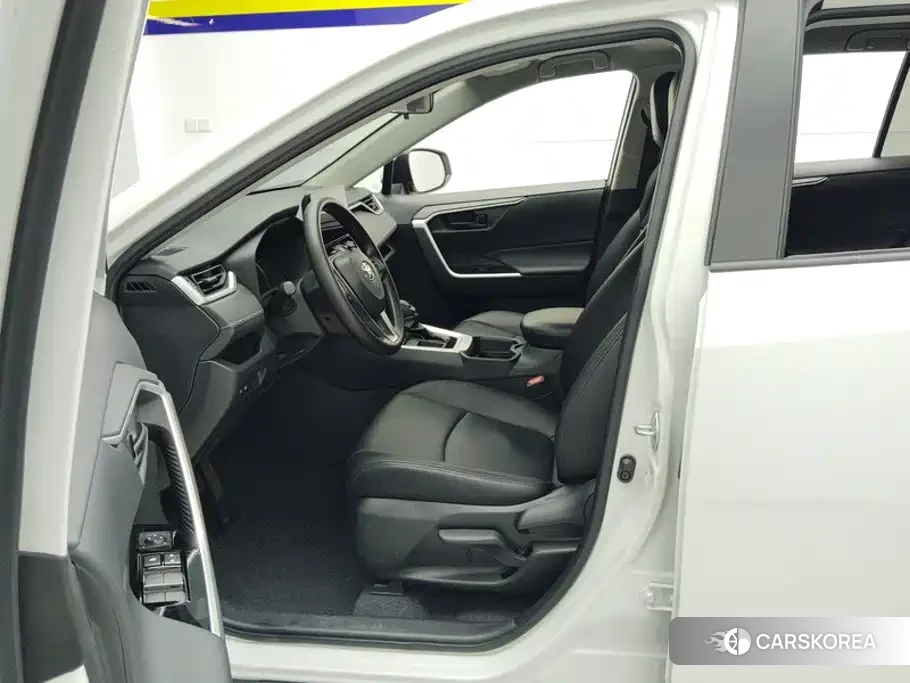 Toyota RAV4 2025 Белый из Китая