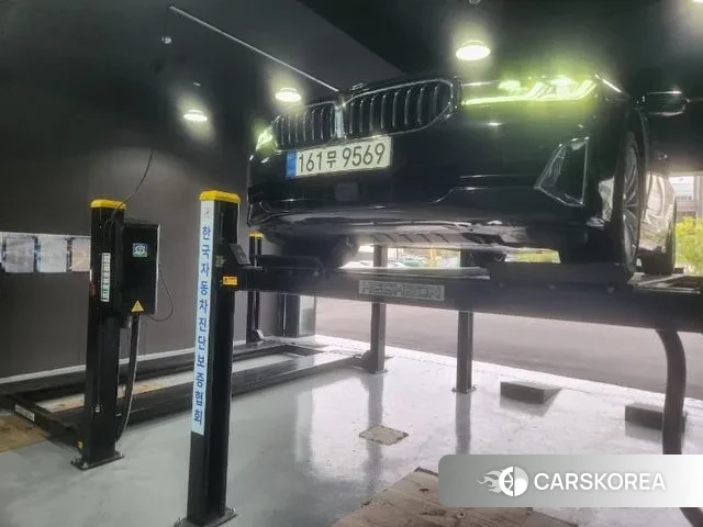 BMW 5 Series (G30) 2021 Черный из Кореи