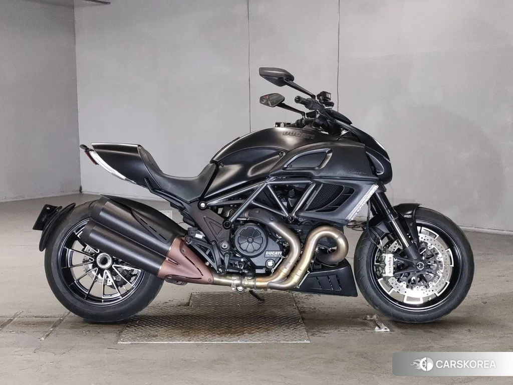 Проданный Ducati DIAVEL DARK 2013 из Японии