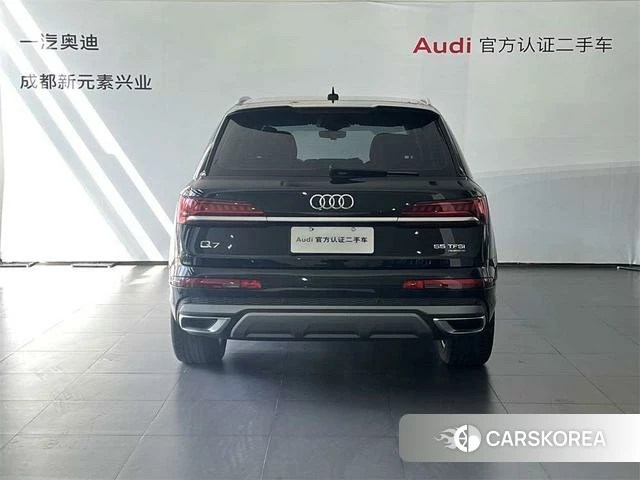 Audi Q7 2021 Черный из Китая