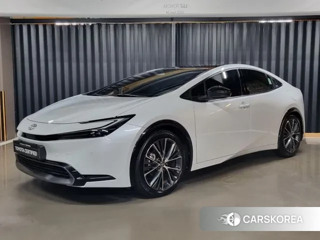 Toyota Prius 5th Generation 2023 Белый из Кореи