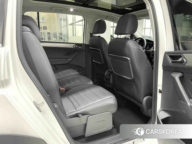 Volkswagen Touran L 2022 Белый из Китая