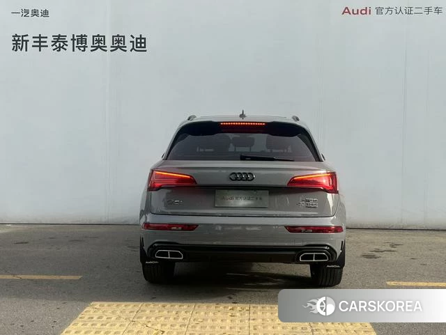 Audi Q5L 2025 Темно-серый из Китая