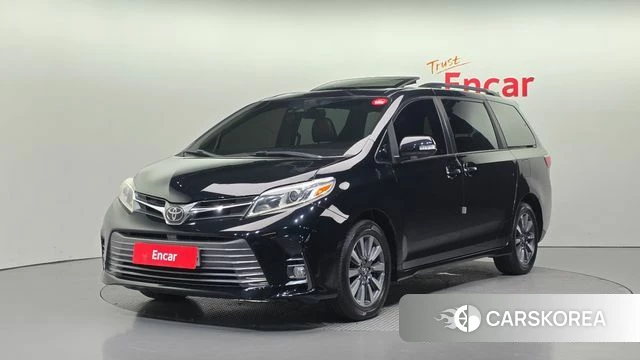 Toyota Sienna 2018 Черный из Кореи
