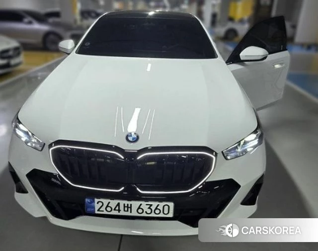 BMW 5 Series (G60) 2024 Белый из Кореи