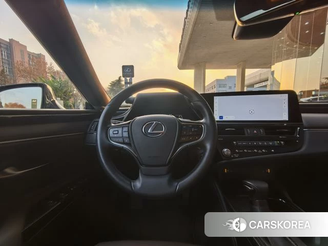 Lexus ES 2024 Серебристо-серый из Китая