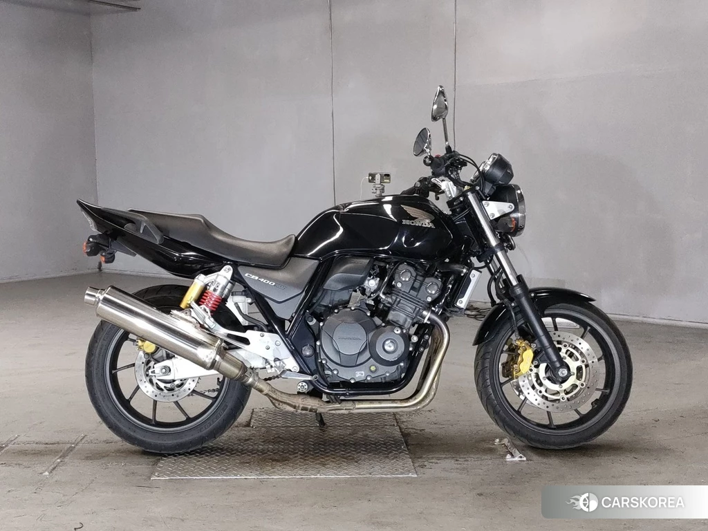 Проданный Honda CB400SF 2017 из Японии