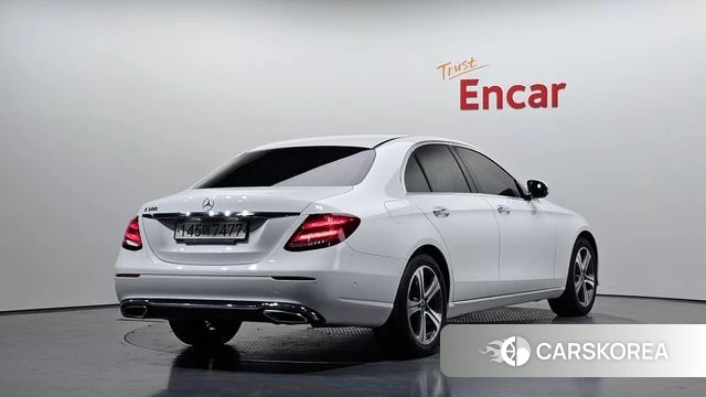 Mercedes-Benz E-Class W213 2019 Белый из Кореи