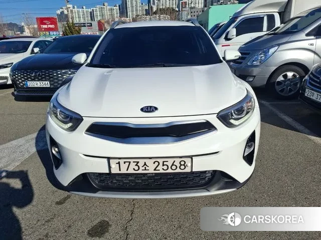 Kia Stonic 2019 Белый из Кореи