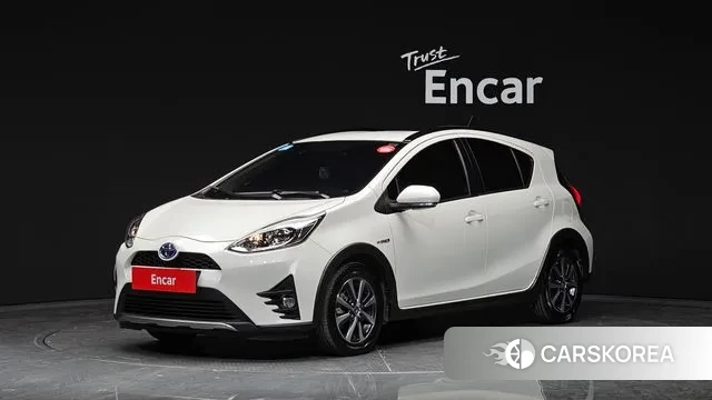 Toyota Prius C 2021 Белый из Кореи