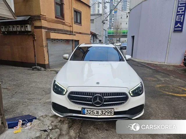 Mercedes-Benz E-Class W213 2021 Белый из Кореи