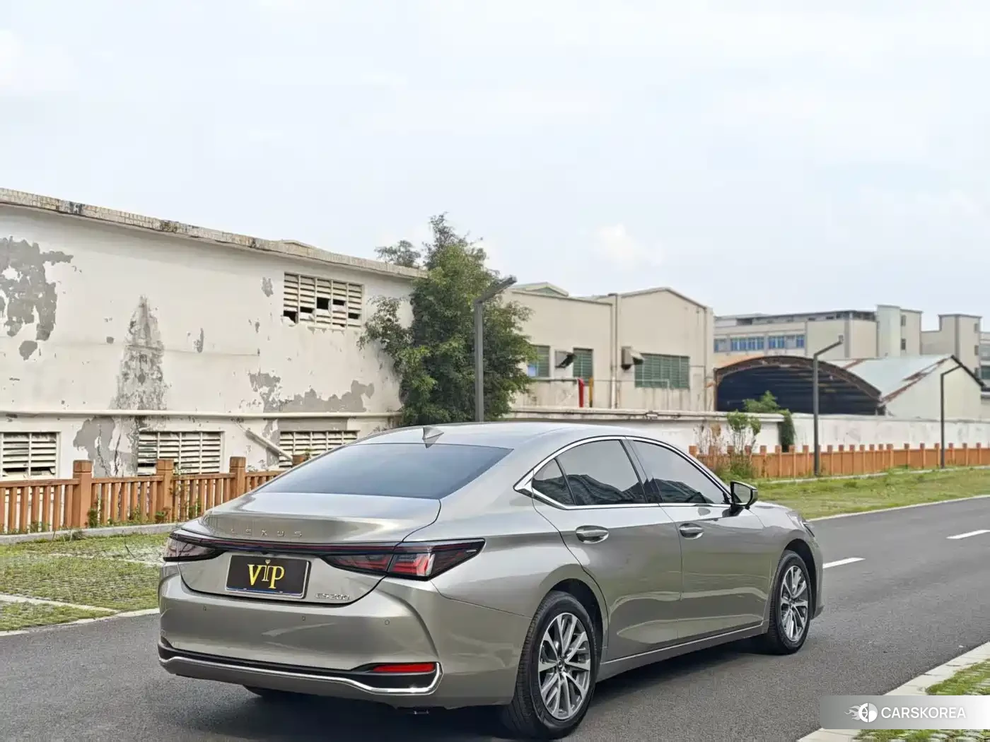 Lexus ES 2025 Silver/gray из Китая
