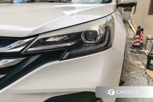 Dongfeng Fengshen AX7 2018 Белый из Китая