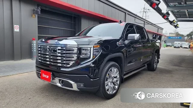 GMC Sierra 2023 Черный из Кореи