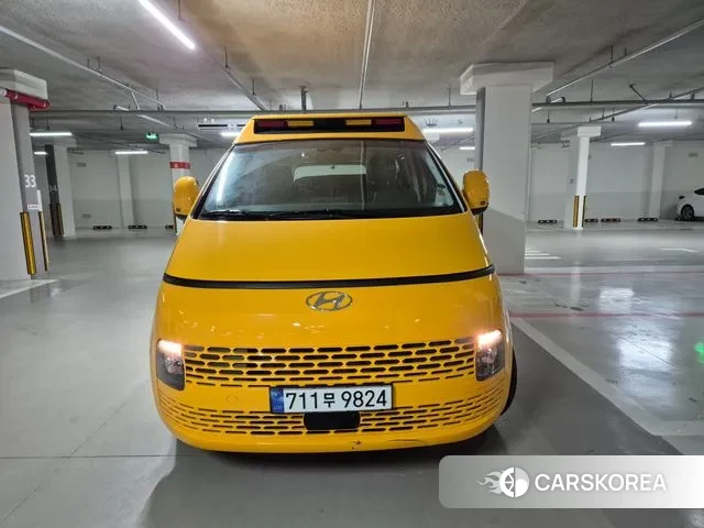 Hyundai Staria 2023 Желтый из Кореи