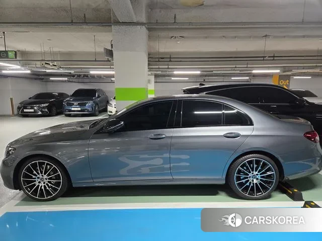 Mercedes-Benz E-Class W213 2022 Серый из Кореи