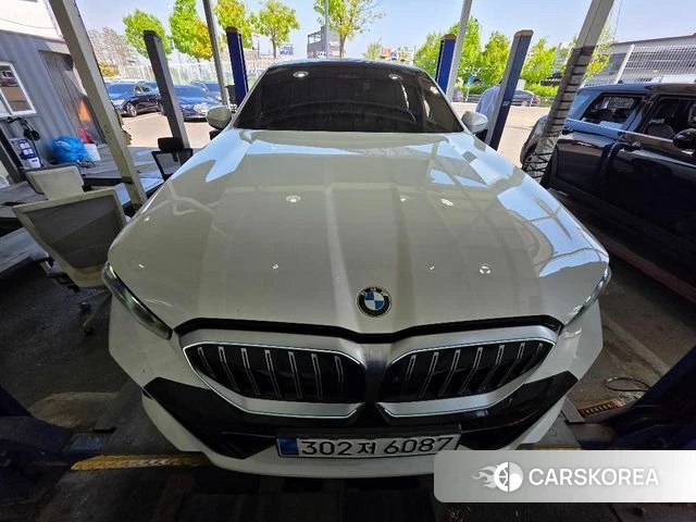 BMW 5 Series (G60) 2023 Белый из Кореи
