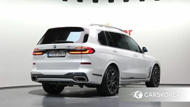 BMW X7 (G07) 2025 Белый из Кореи