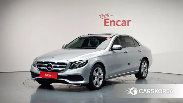 Mercedes-Benz E-Class W213 2018 Серебристо-серый из Кореи