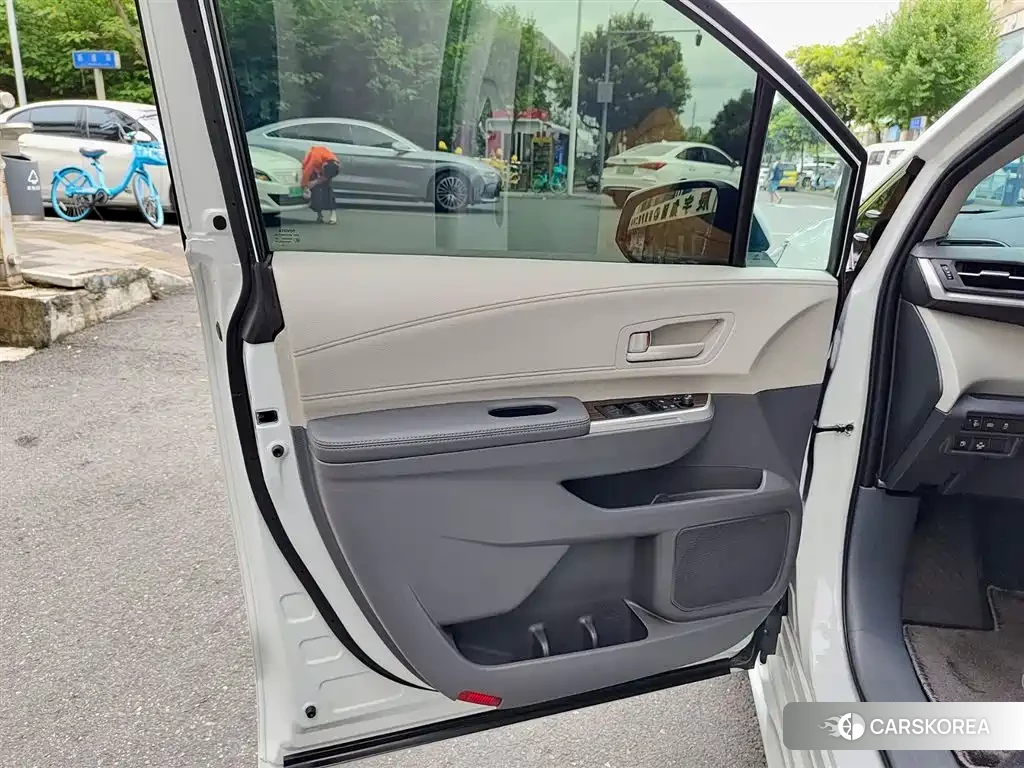 Toyota Sienna 2024 Белый из Китая