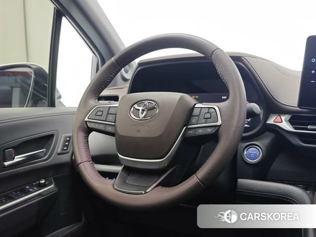 Toyota Saina 2022 Белый из Китая