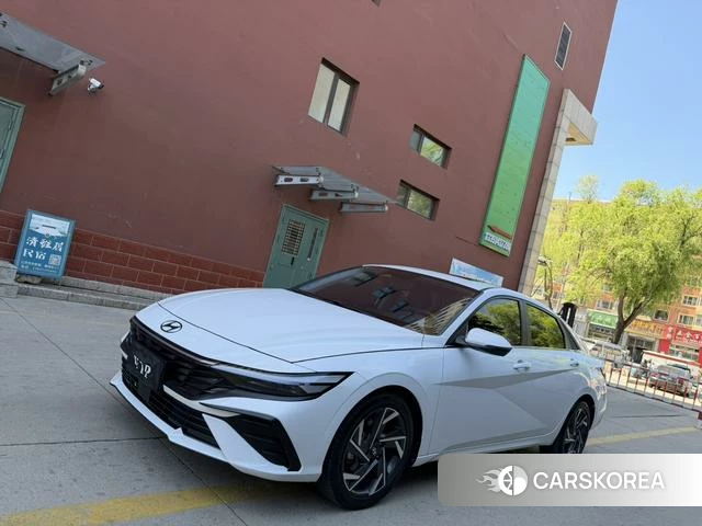 Hyundai Elantra 2023 Белый из Китая