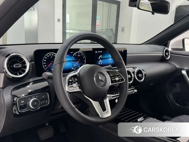 Mercedes-Benz Class A 2021 Белый из Китая