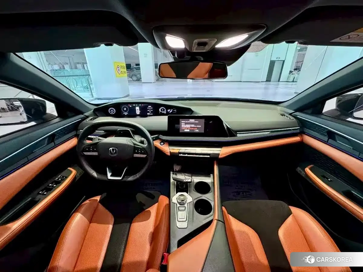 Chang'an UNI-V 2022 Белый из Китая