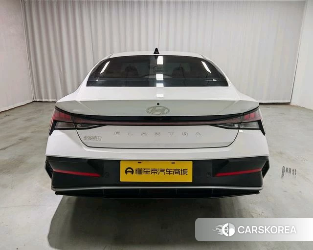 Hyundai Elantra 2024 Белый из Китая