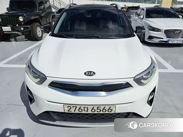 Kia Stonic 2019 Белый из Кореи