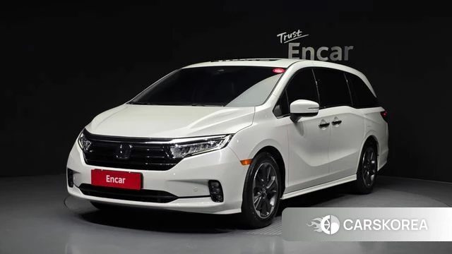 Honda Odyssey 2023 Белый из Кореи