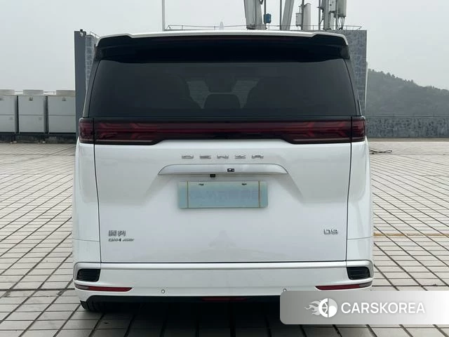 Denza D9 DM 2023 Белый из Китая
