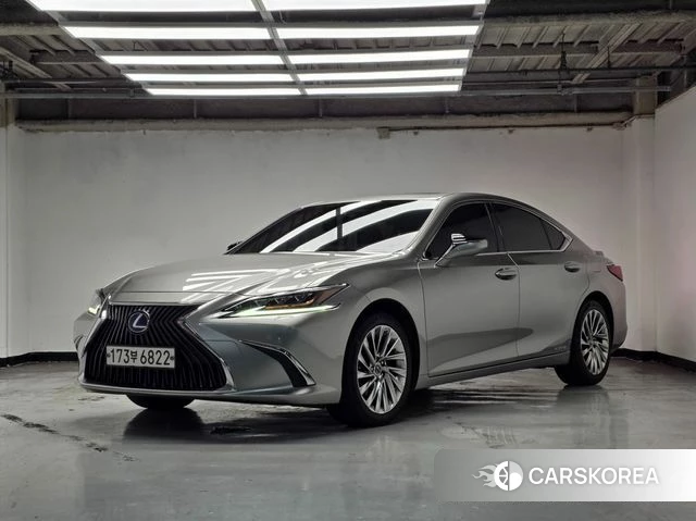 Lexus ES300h 7th generation 2021 Серебристо-серый из Кореи