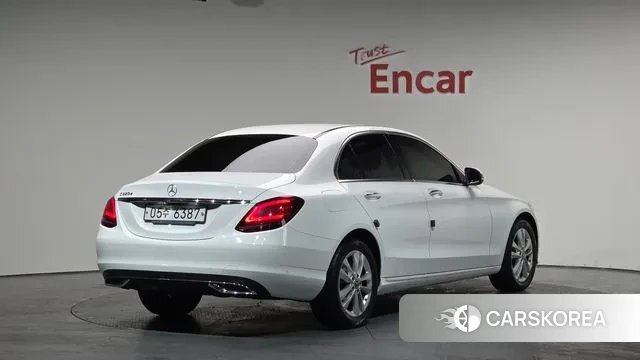 Mercedes-Benz C-Class W205 2018 Белый из Кореи