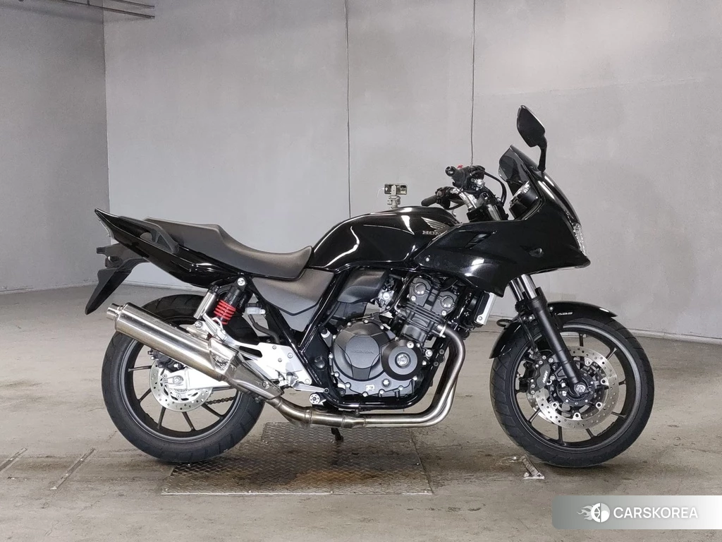 Проданный Honda CB400SF BOLDOR 2023 из Японии